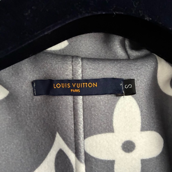 Louis Vuitton Belted Double Face Hooded Wrap Coat - Picture 5 of 14